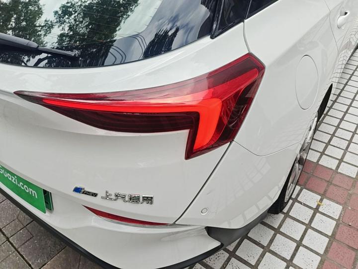 6 2020 PHEV photo 7