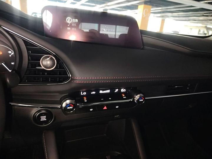 3 Axela 2022 2.0L AT photo 8