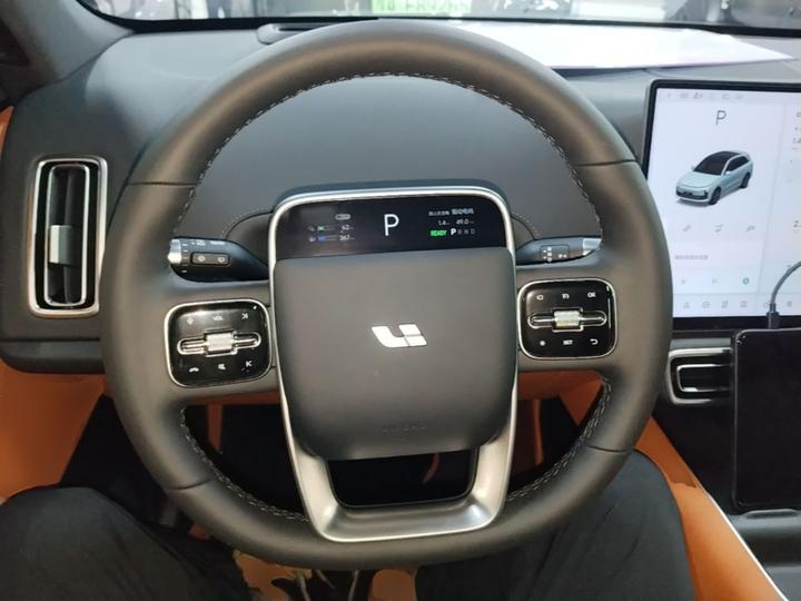 Li Auto L6 2025 Pro Smart Refresh Edition photo 2