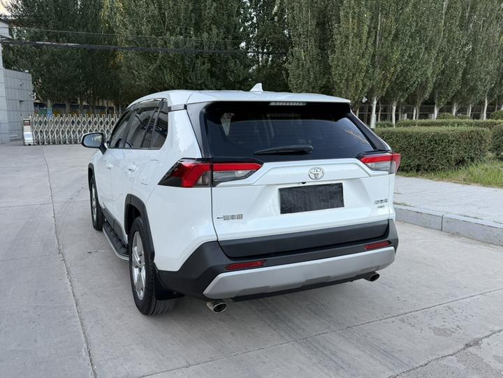 RAV4 2021 2.0L CVT AWD PLUS photo 4