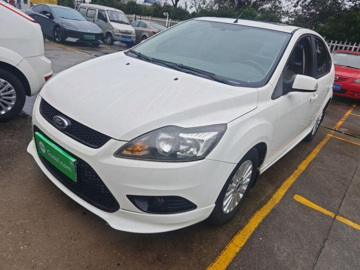 Focus 2013 Hatchback Classic 1.8L MT Fashion