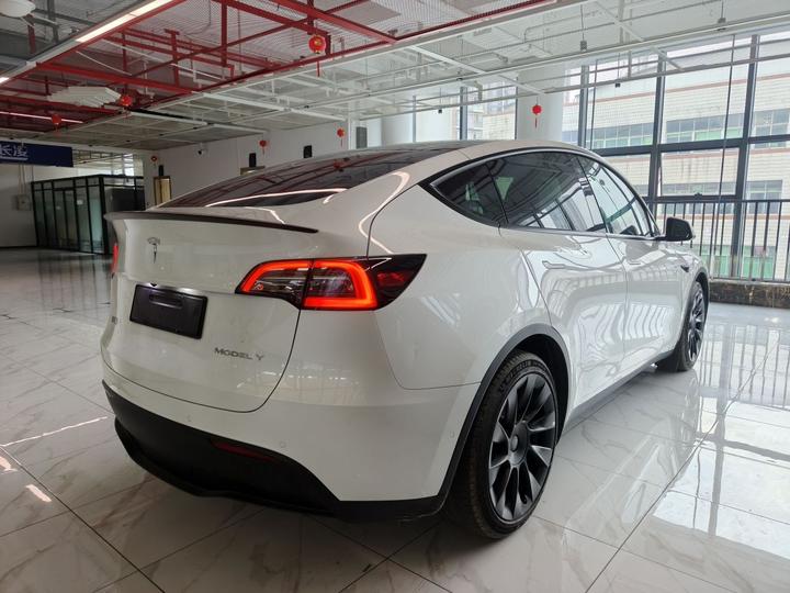 Model Y 2022 Facelift RWD photo 4