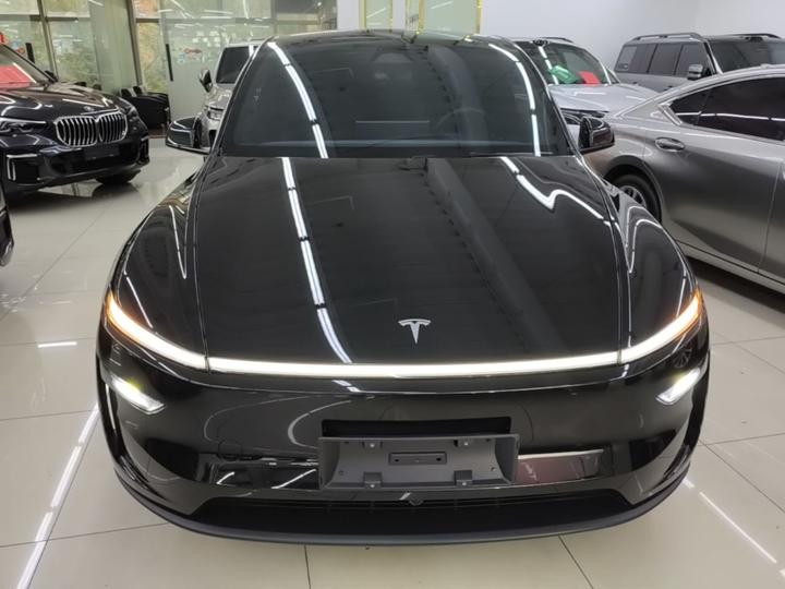 Model Y 2026 RWD photo 2