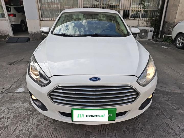 Escort 2015 1.5L AT Comfort photo 2