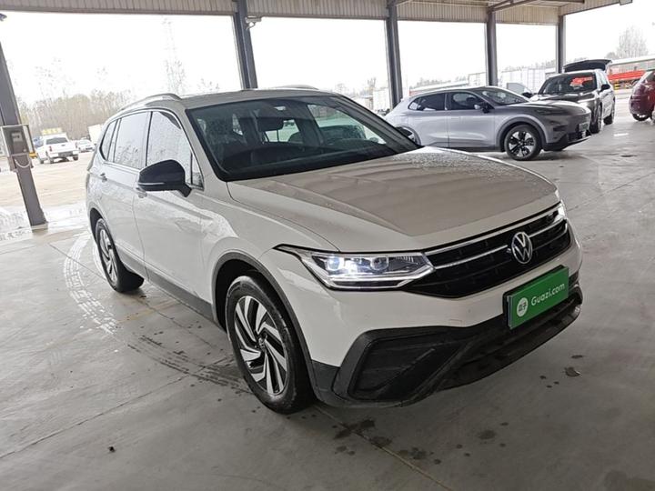 Tiguan L 2024 300TSI AT RWD photo 3