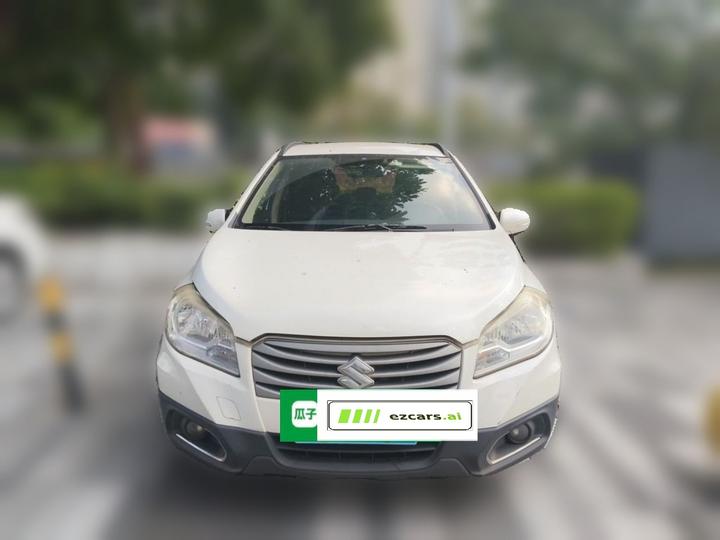 2014 1.6L CVT RWD Progressive photo 2