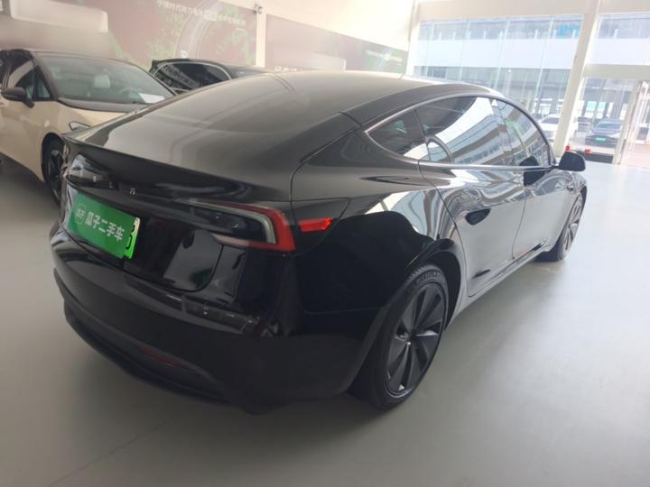 Model 3 2023 RWD photo 4