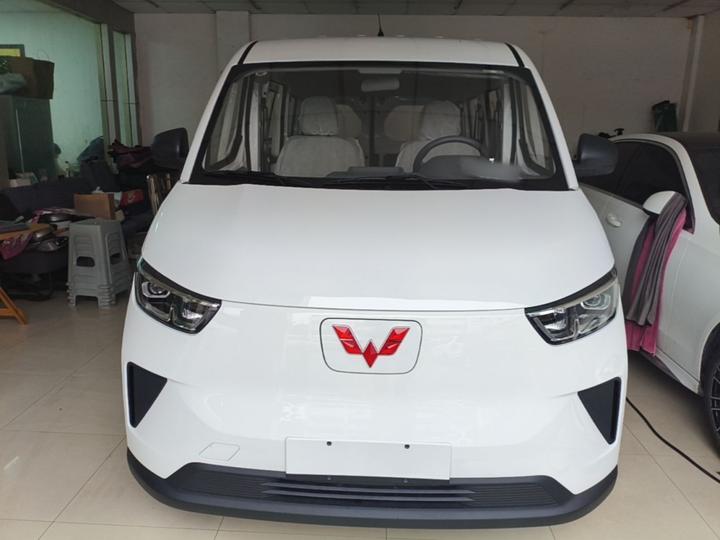 Wuling 2026 440km Bus Comfort 6-Seater photo 2