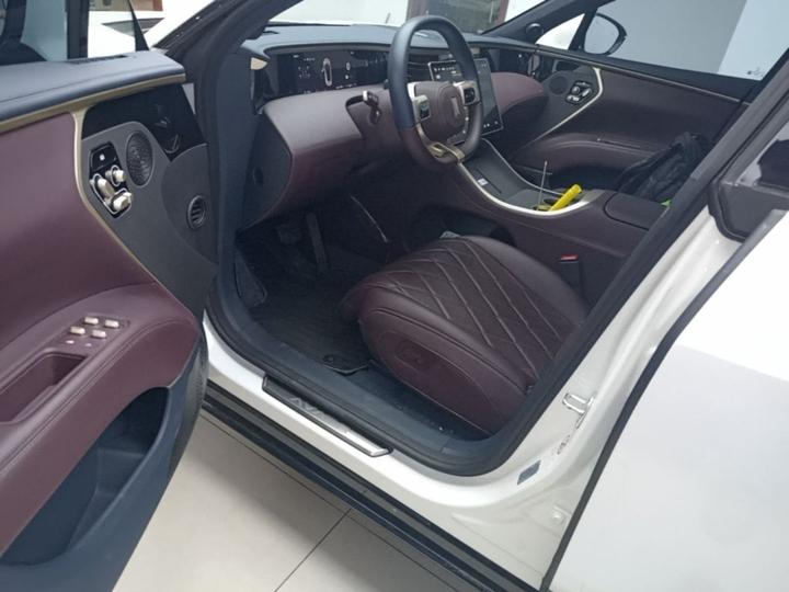11 2025 Facelift Max EREV photo 6
