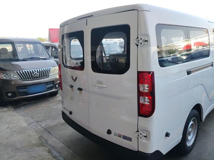 Wuling 2026 440km Bus Comfort 6-Seater photo 3