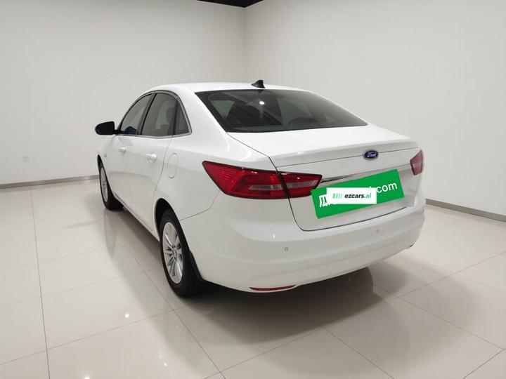 Escort 2015 1.5L MT Comfort photo 4