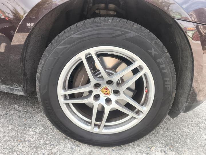 2017 Macan 2.0T photo 8