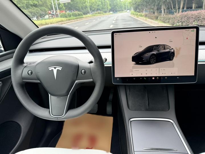 Model Y 2024 Long Range AWD photo 3