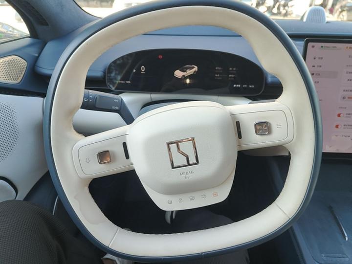 007 2024 RWD 75kWh photo 6