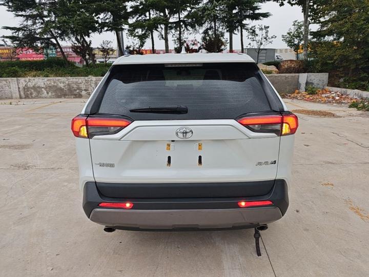 RAV4 2021 2.0L CVT RWD photo 5