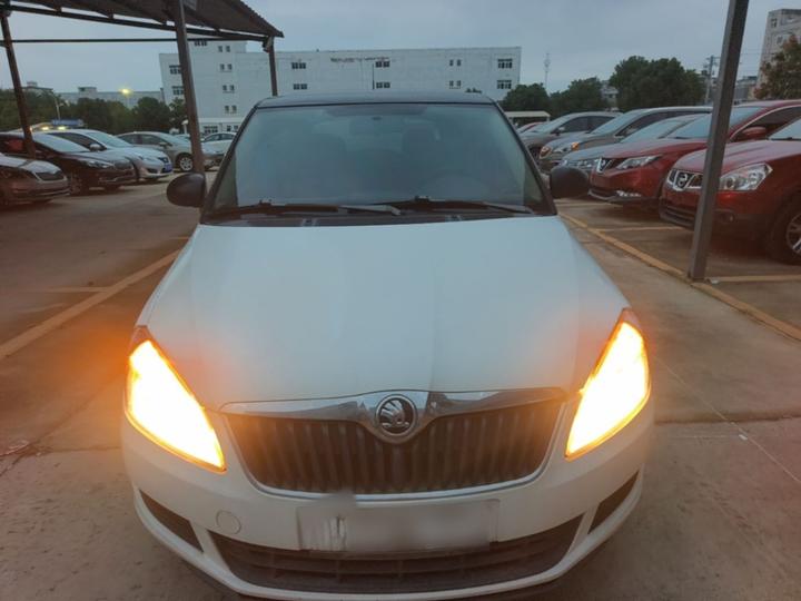 Fabia 2014 1.4L MT photo 2
