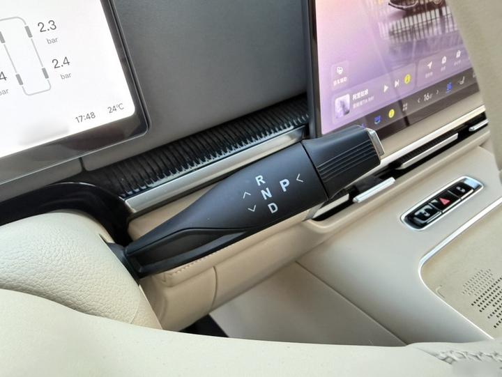 Voyah Dreamer 2025 PHEV AWD Premium photo 5