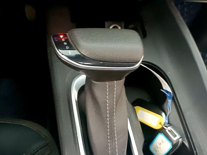 6 2022 PHEV photo 8