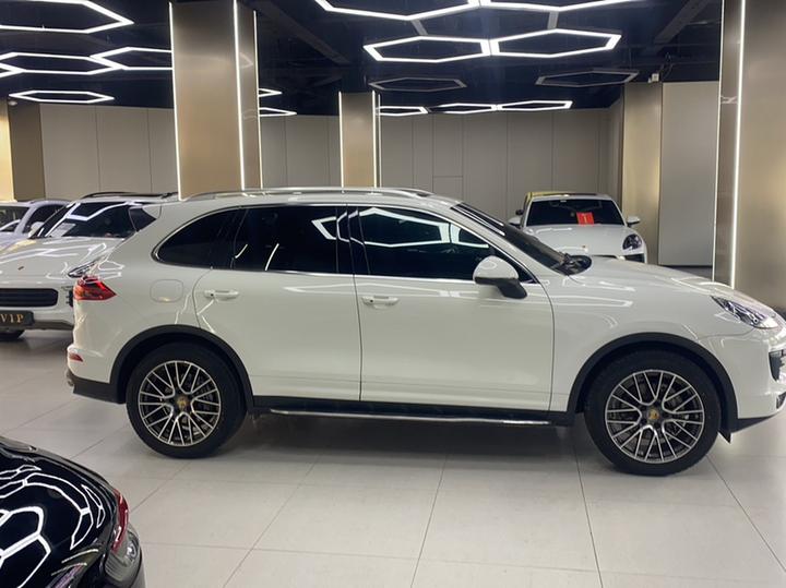 2016 Cayenne 3.0T photo 3