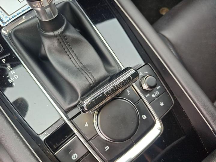 3 Axela 2023 2.0L AT photo 8