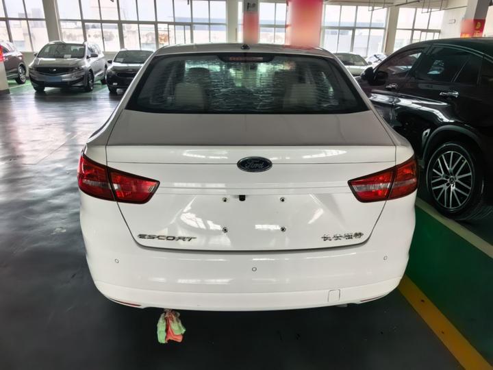 Escort 2015 1.5L AT Comfort photo 3