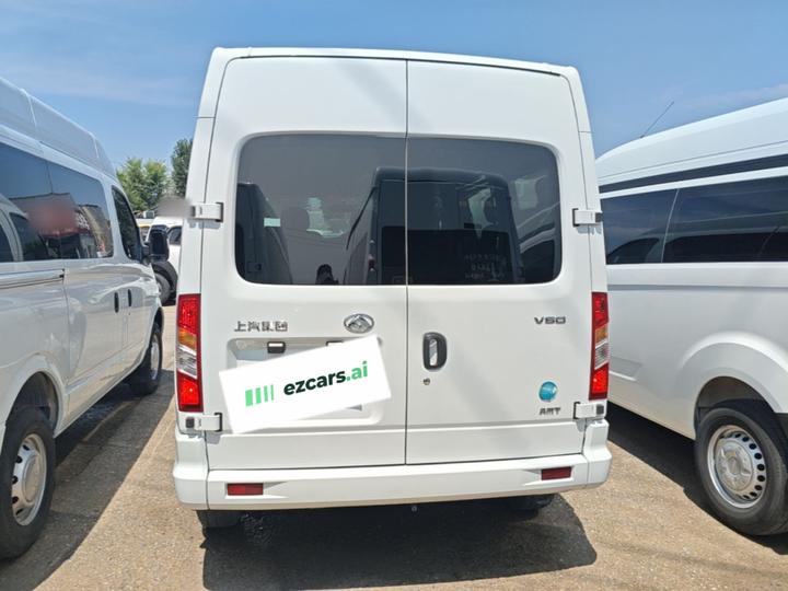 MAXUS V80 2023 2.0T AMT Classic Short Wheelbase 5/6-Seater photo 3