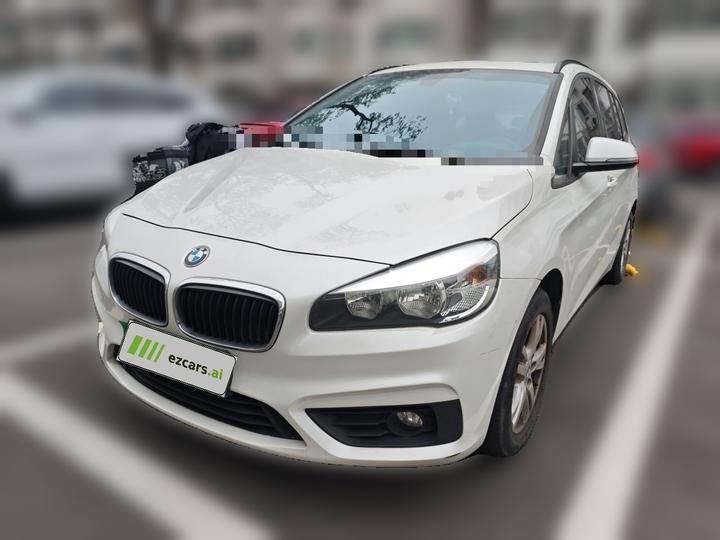2 Series Wagon 2015 218i Leading