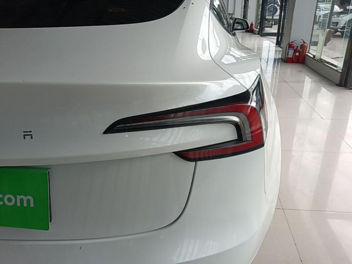Model 3 2023 RWD photo 7