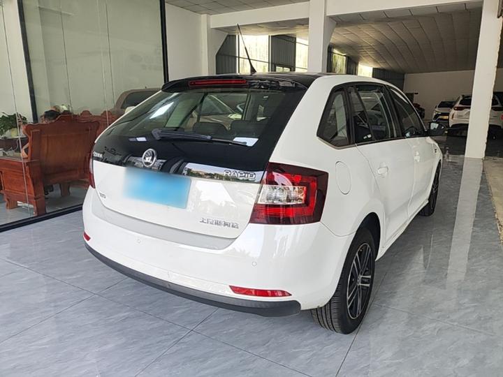 Rapid Spaceback 2016 Facelift 1.6L AT photo 6