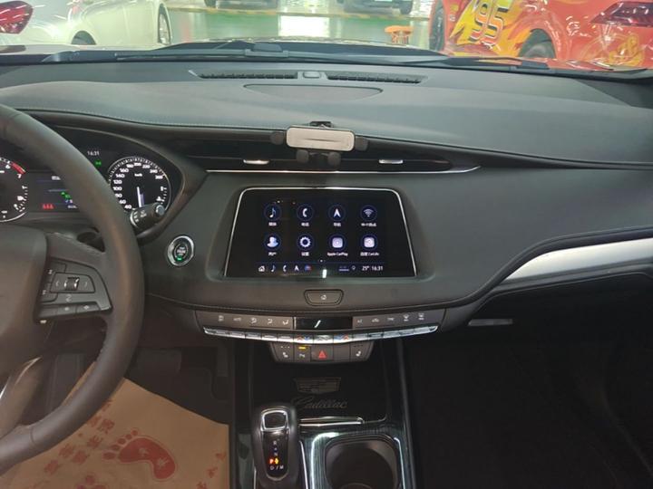 XT4 2018 28T RWD Leading photo 8