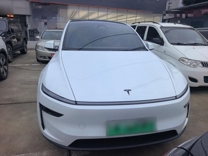 Model Y L 2025 Long Range AWD photo 2