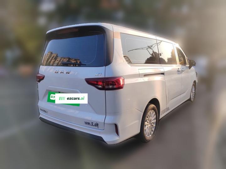 BAW M7 2023 2.0L AT Long Wheelbase Business 7-Seater photo 6