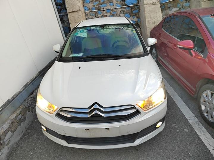 2013 Sedan 1.6L AT photo 2
