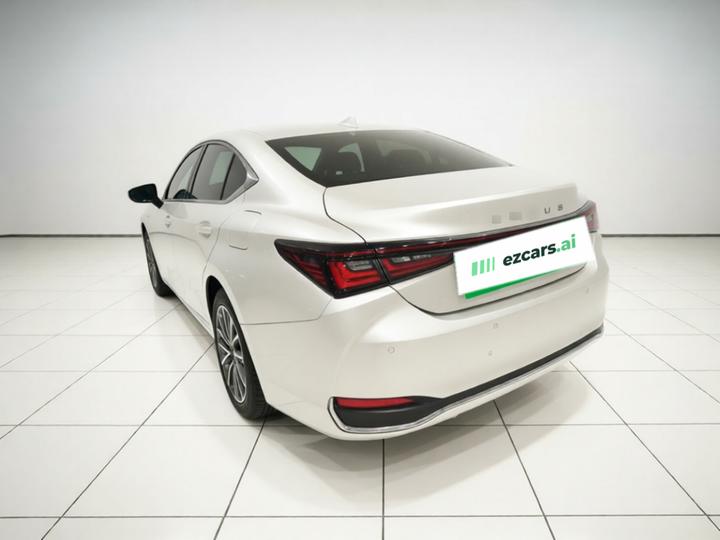 ES 2025 200 Exclusive photo 4