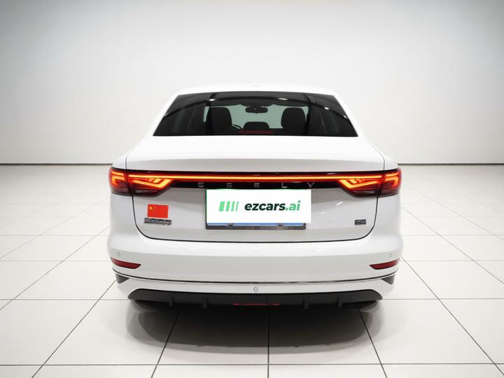 Emgrand 2022 4 1.5L CVT Premium photo 3