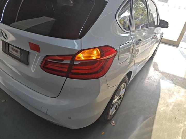 2 Series Wagon 2016 218i Leading photo 7