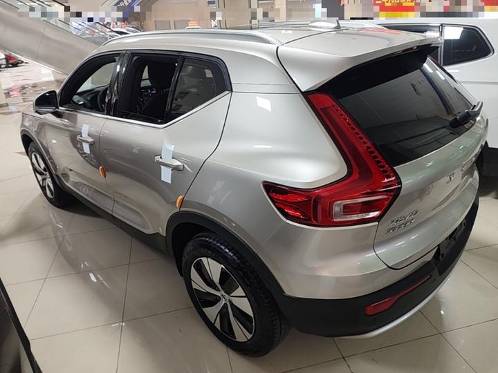 XC40 2023 B3 Luxury photo 4