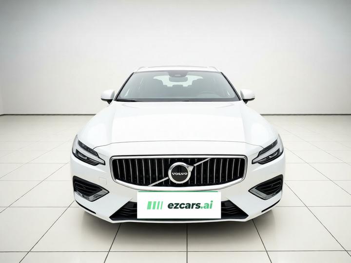 V60 2025 B5 Luxury photo 2