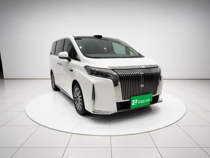 2025 AWD 8 photo 3