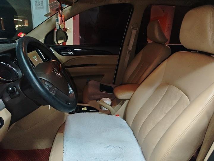 730 2016 1.5L MT Luxury 7-Seater photo 7