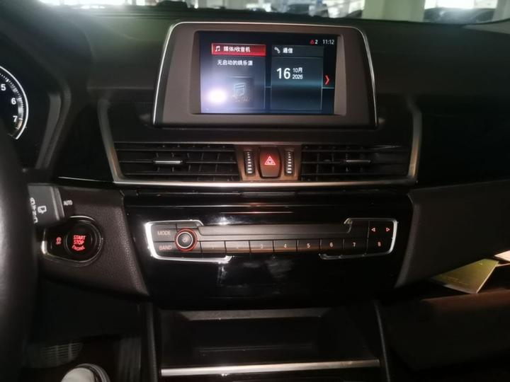 2 Series Wagon 2018 218i Leading photo 7