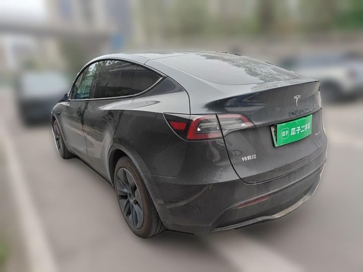 Model Y 2024 RWD photo 4