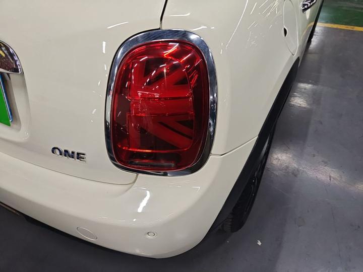 2016 1.2T ONE 5-Door photo 7