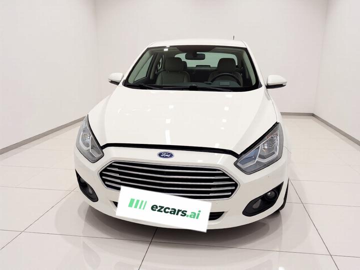 Escort 2015 1.5L AT Comfort photo 2
