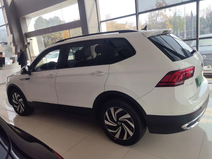 Tiguan L 2022 330TSI AT RWD Comfort photo 4