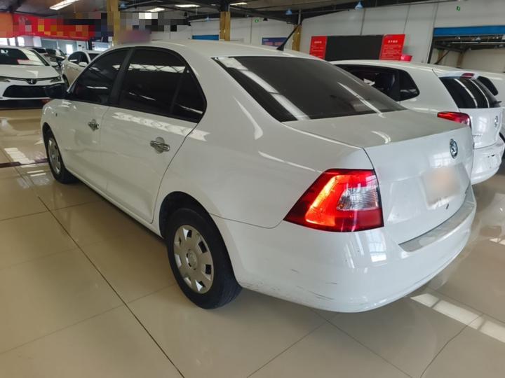 Rapid 2015 1.6L MT photo 4