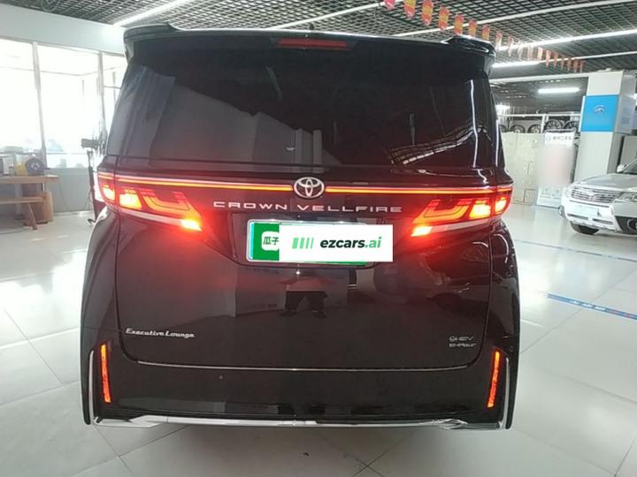 2024 Crown Hybrid 2.5L Supreme Executive photo 5