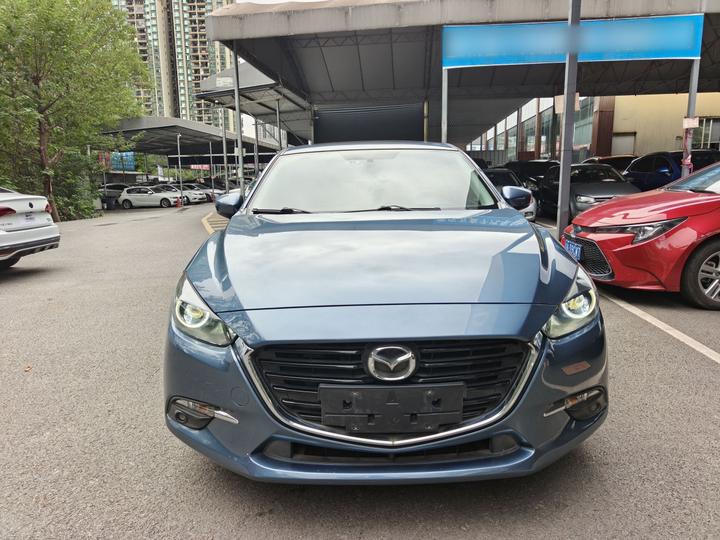 3 Axela 2017 Sedan 2.0L AT Premium China V photo 2