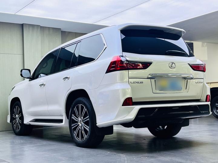 LX 2019 570 Special photo 4