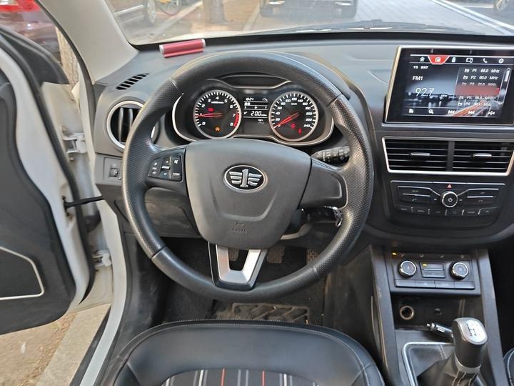 Bestune X40 2017 1.6L MT Luxury photo 8
